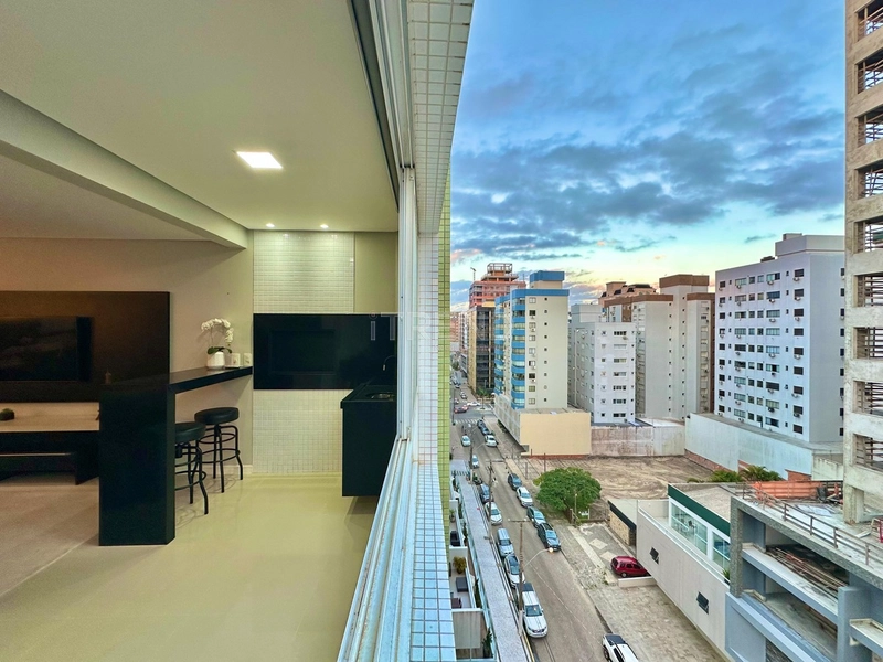 APARTAMENTO AMPLO FINAMENTE MOBILIADO E DECORADO: 1ª foto da galeria de imagens do imóvel