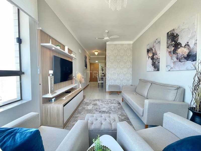 No Centro, andar alto, mobiliado e decorado: 2ª foto da galeria de imagens do imóvel
