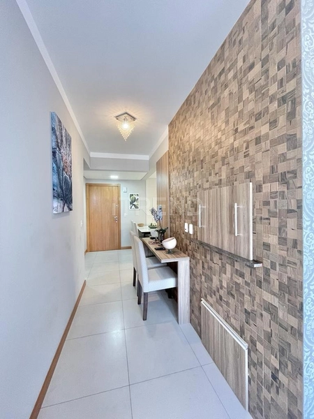 No Centro, andar alto, mobiliado e decorado: 6ª foto da galeria de imagens do imóvel