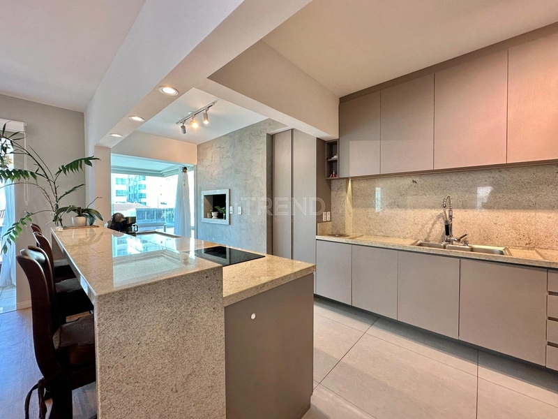 APARTAMENTO À VENDA EM EDIFÍCIO A 2 QUADRAS DA BEIRA MAR:: 3ª foto da galeria de imagens do imóvel