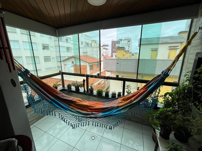 Ao lado da Praça Flávio Boianowski