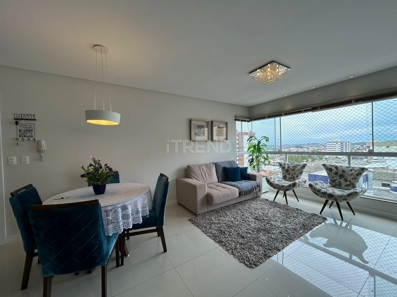 PRÉDIO DE ESQUINA NA PRAÇA DA FLÁVIO BOIANOVSKI: 17ª foto da galeria de imagens do imóvel