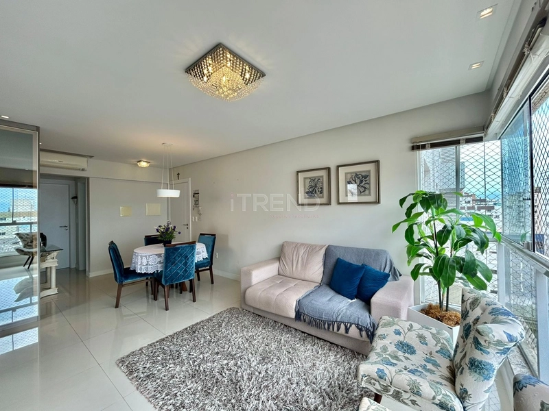 PRÉDIO DE ESQUINA NA PRAÇA DA FLÁVIO BOIANOVSKI: 1ª foto da galeria de imagens do imóvel