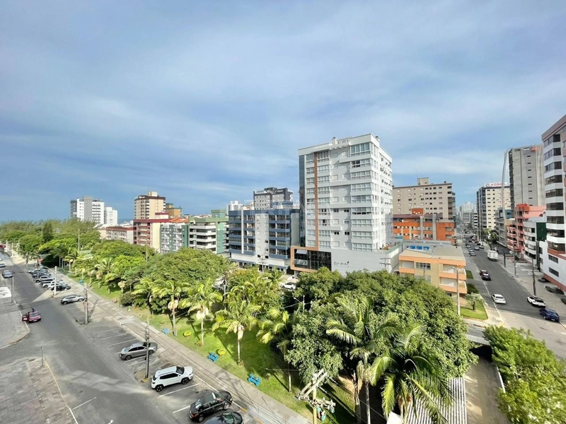 EM FRENTE A PRAÇA: 7ª foto da galeria de imagens do imóvel