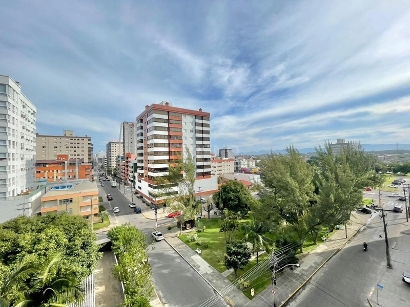 EM FRENTE A PRAÇA: 9ª foto da galeria de imagens do imóvel