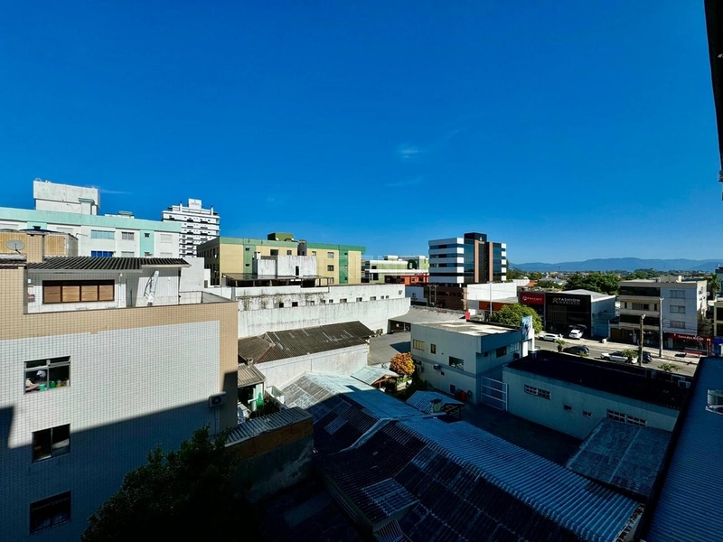 Um dormitório na Avenida Paraguassú no centro da cidade: 12ª foto da galeria de imagens do imóvel