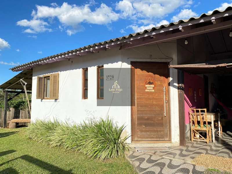 CASA DE ESQUINA NO CENTRO DE TERRA DE AREIA: 3ª foto da galeria de imagens do imóvel