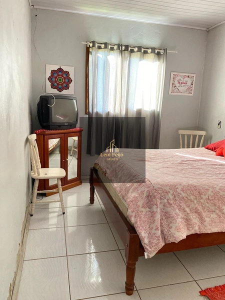 CASA DE ESQUINA NO CENTRO DE TERRA DE AREIA: 11ª foto da galeria de imagens do imóvel