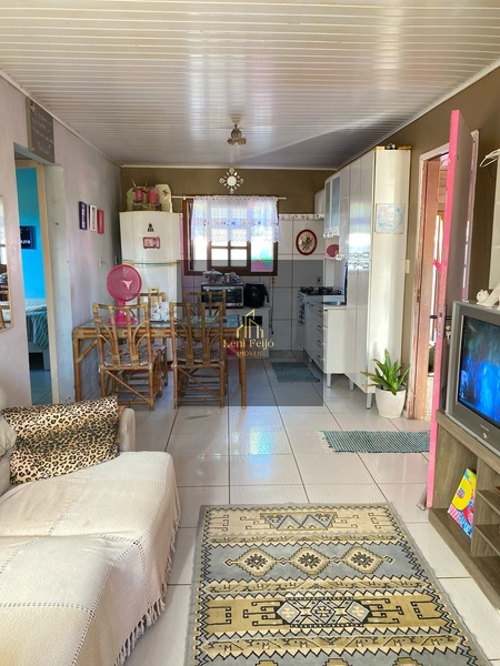 CASA DE ESQUINA NO CENTRO DE TERRA DE AREIA: 9ª foto da galeria de imagens do imóvel