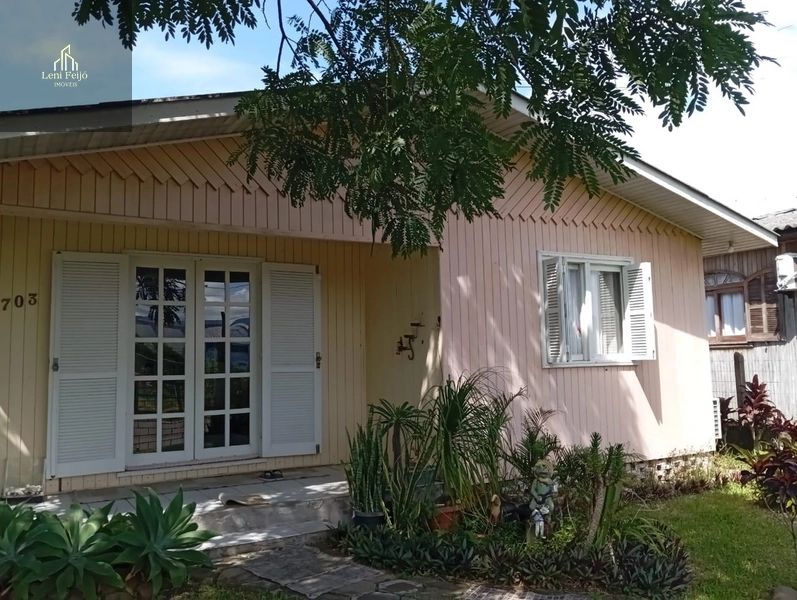 CASA EM ÓTIMA LOCALIZAÇÃO