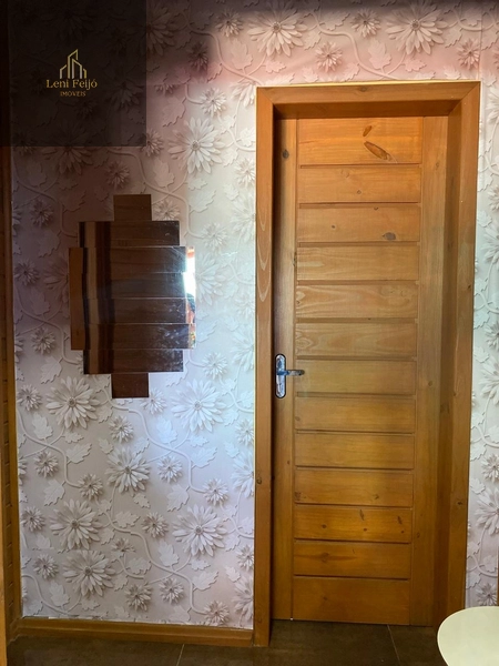 LINDA CASA DE MADEIRA COM PISCINA – TORRES/RS: 15ª foto da galeria de imagens do imóvel