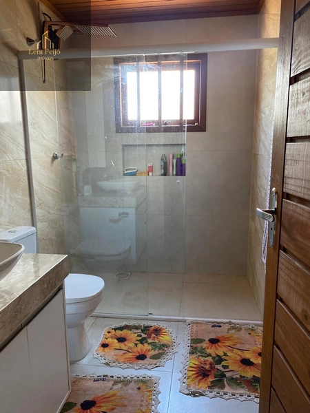 LINDA CASA DE MADEIRA COM PISCINA – TORRES/RS: 25ª foto da galeria de imagens do imóvel