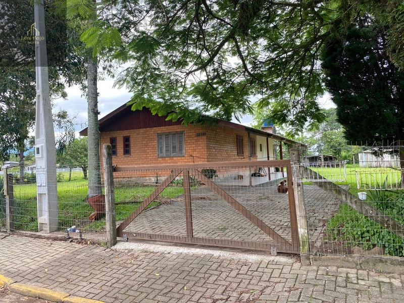 Terreno 1.991m² no centro com casa de alvenaria: 1ª foto da galeria de imagens do imóvel