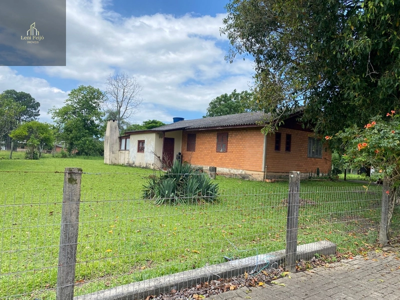 Terreno 1.991m² no centro com casa de alvenaria: 2ª foto da galeria de imagens do imóvel