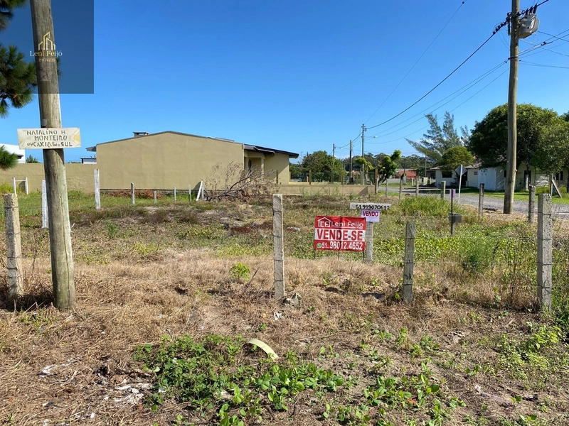 Terreno de esquina a 500m do mar em Arroio do Sal: 1ª foto da galeria de imagens do imóvel