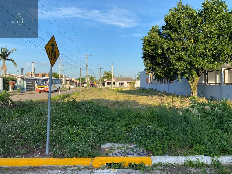 Terreno de esquina escriturado no Centro da cidade: 1ª foto da galeria de imagens do imóvel