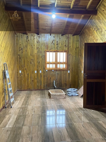 Casa de madeira para aluguel no centro em Terra de Areia/RS: 3ª foto da galeria de imagens do imóvel