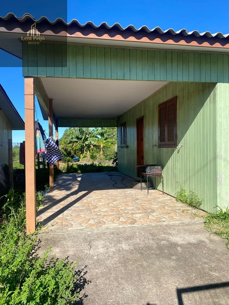 Casa com 2 dormitórios e pátio fechado: 3ª foto da galeria de imagens do imóvel