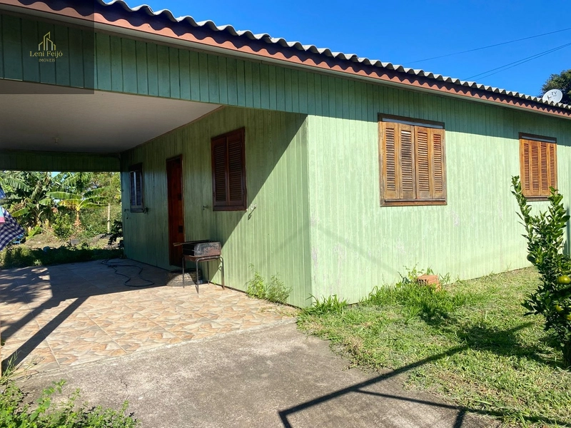 Casa com 2 dormitórios e pátio fechado: 2ª foto da galeria de imagens do imóvel