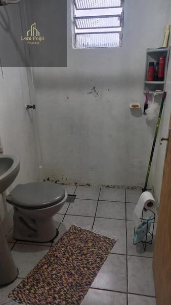 Casa escriturada com terreno de 450m² à venda: 3ª foto da galeria de imagens do imóvel