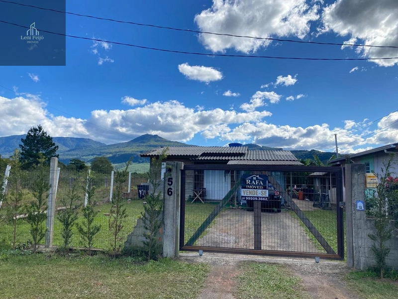 Casa próxima ao centro com 2 dormitórios e excelente localização