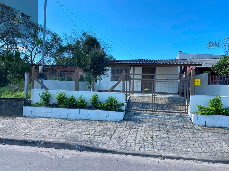 Casa de Alvenaria para Locação no Centro de Terra de Areia: 1ª foto da galeria de imagens do imóvel