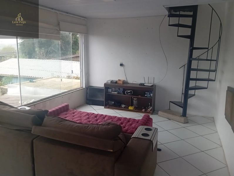 Casa Ampla de 3 Pavimentos com 5 Quartos no Bairro Bela Vista: 3ª foto da galeria de imagens do imóvel