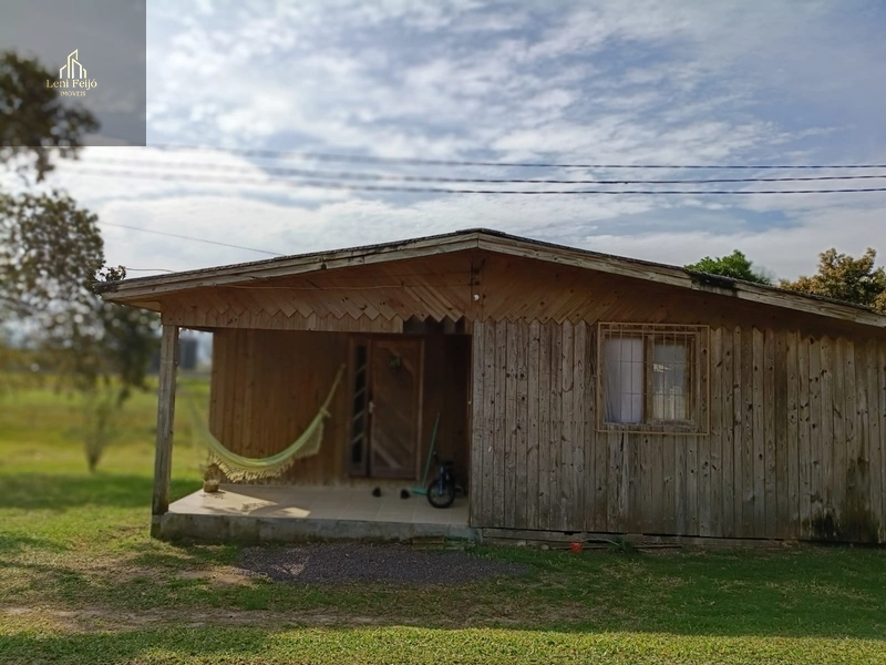 Casa de Madeira com 3 Dormitórios e Amplo Terreno no Bairro Olaria: 1ª foto da galeria de imagens do imóvel