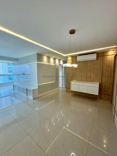 UM LUXO DE APARTAMENTO