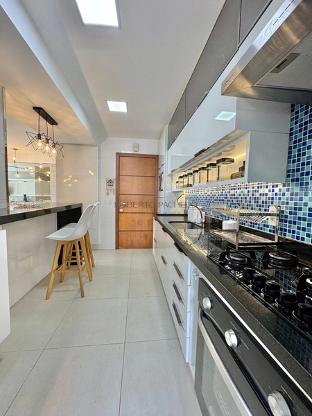 Que tal viver com uma vista espetacular para o mar e todo o conforto q: 10ª foto da galeria de imagens do imóvel